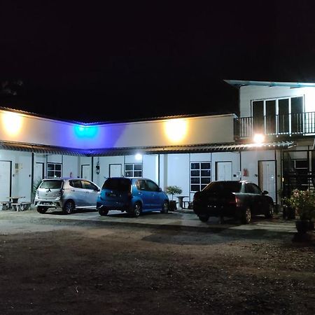 Aleesa Roomstay ปาเซร์ปูเตะห์ ภายนอก รูปภาพ