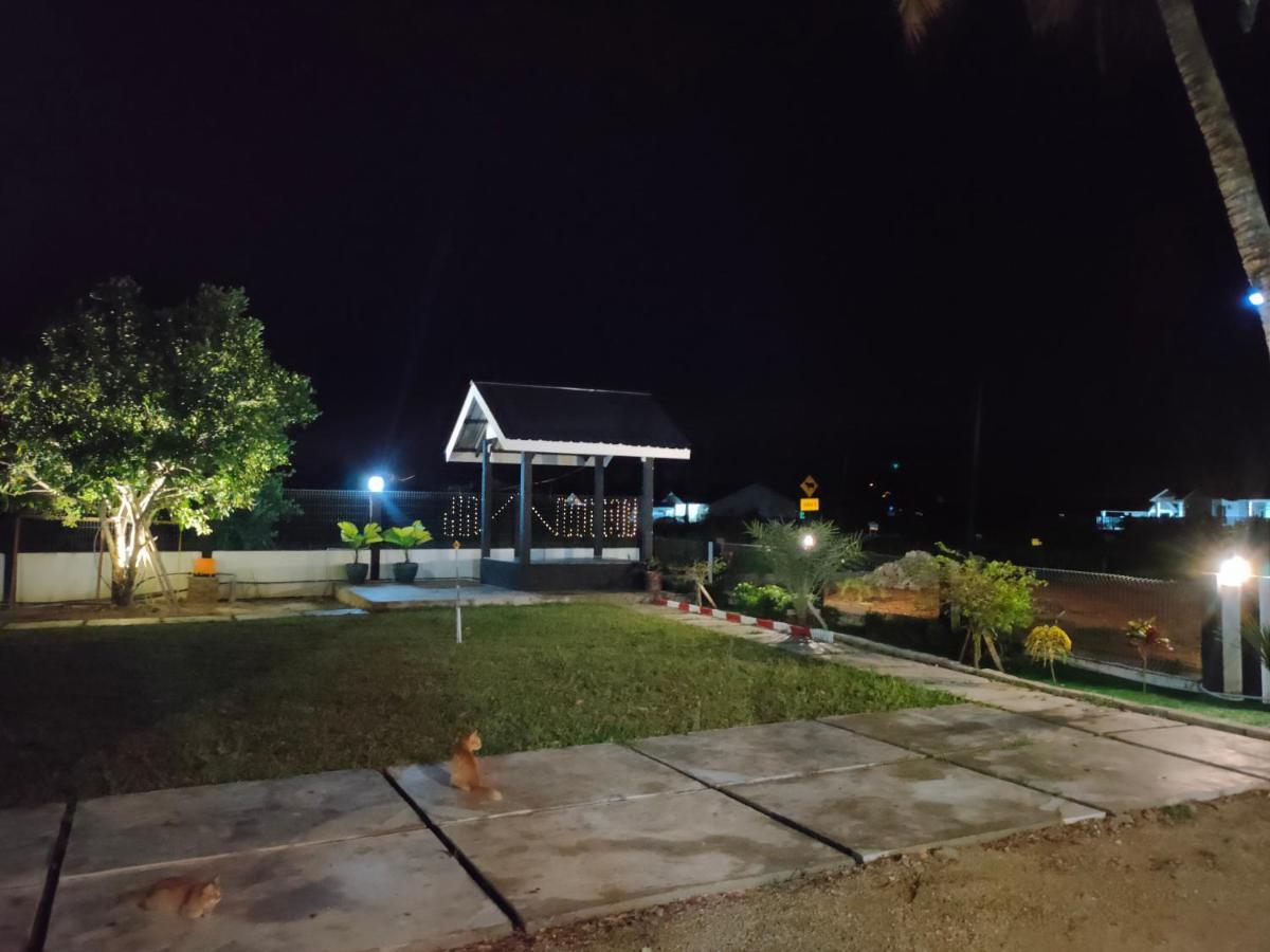Aleesa Roomstay ปาเซร์ปูเตะห์ ภายนอก รูปภาพ