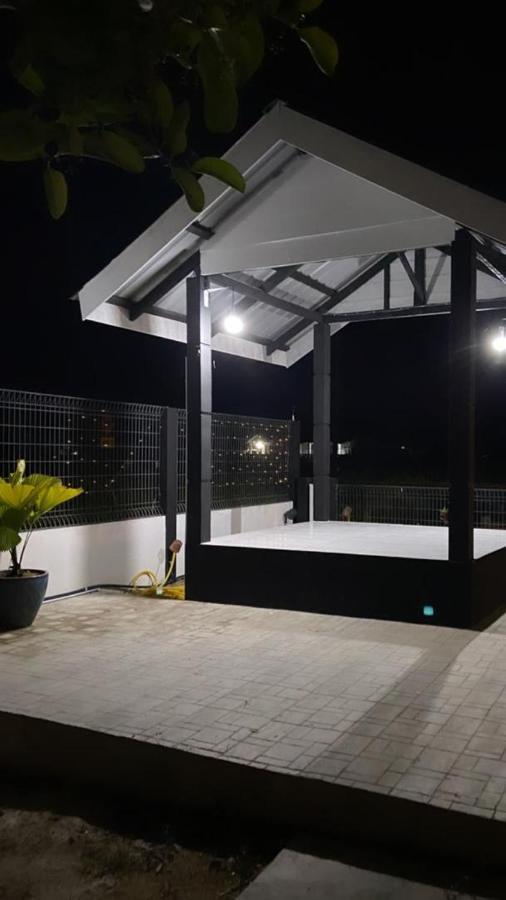 Aleesa Roomstay ปาเซร์ปูเตะห์ ภายนอก รูปภาพ
