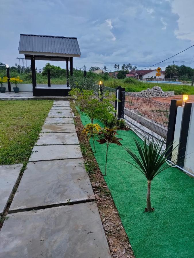 Aleesa Roomstay ปาเซร์ปูเตะห์ ภายนอก รูปภาพ