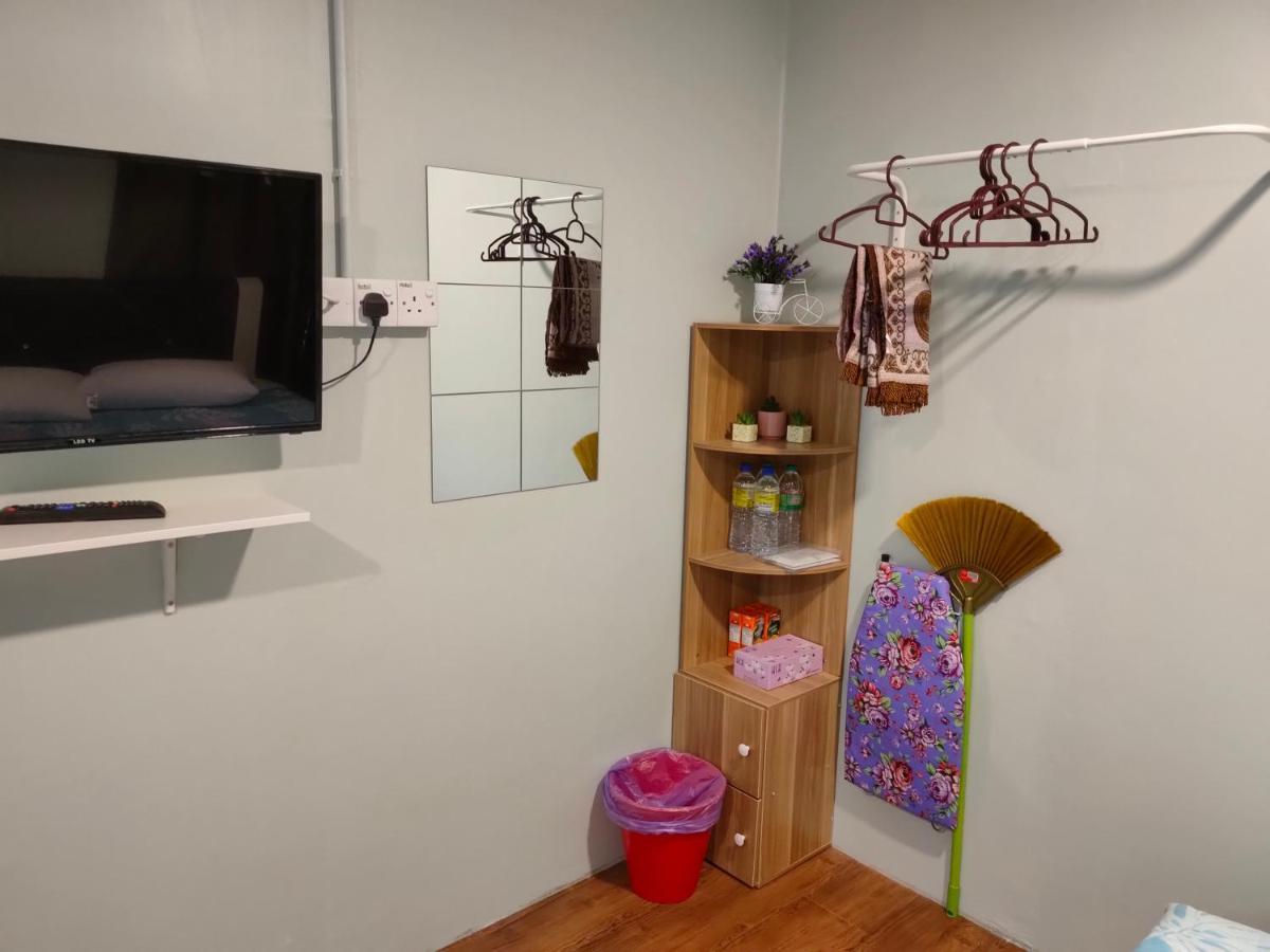 Aleesa Roomstay ปาเซร์ปูเตะห์ ภายนอก รูปภาพ