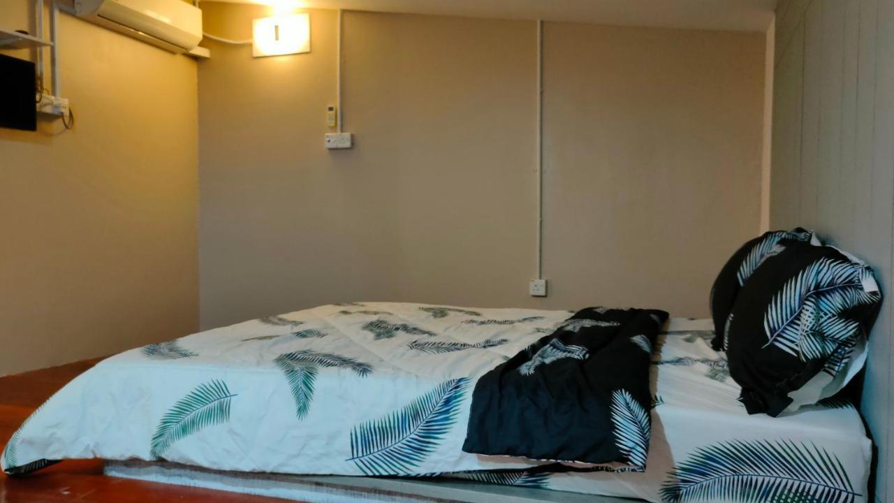 Aleesa Roomstay ปาเซร์ปูเตะห์ ภายนอก รูปภาพ