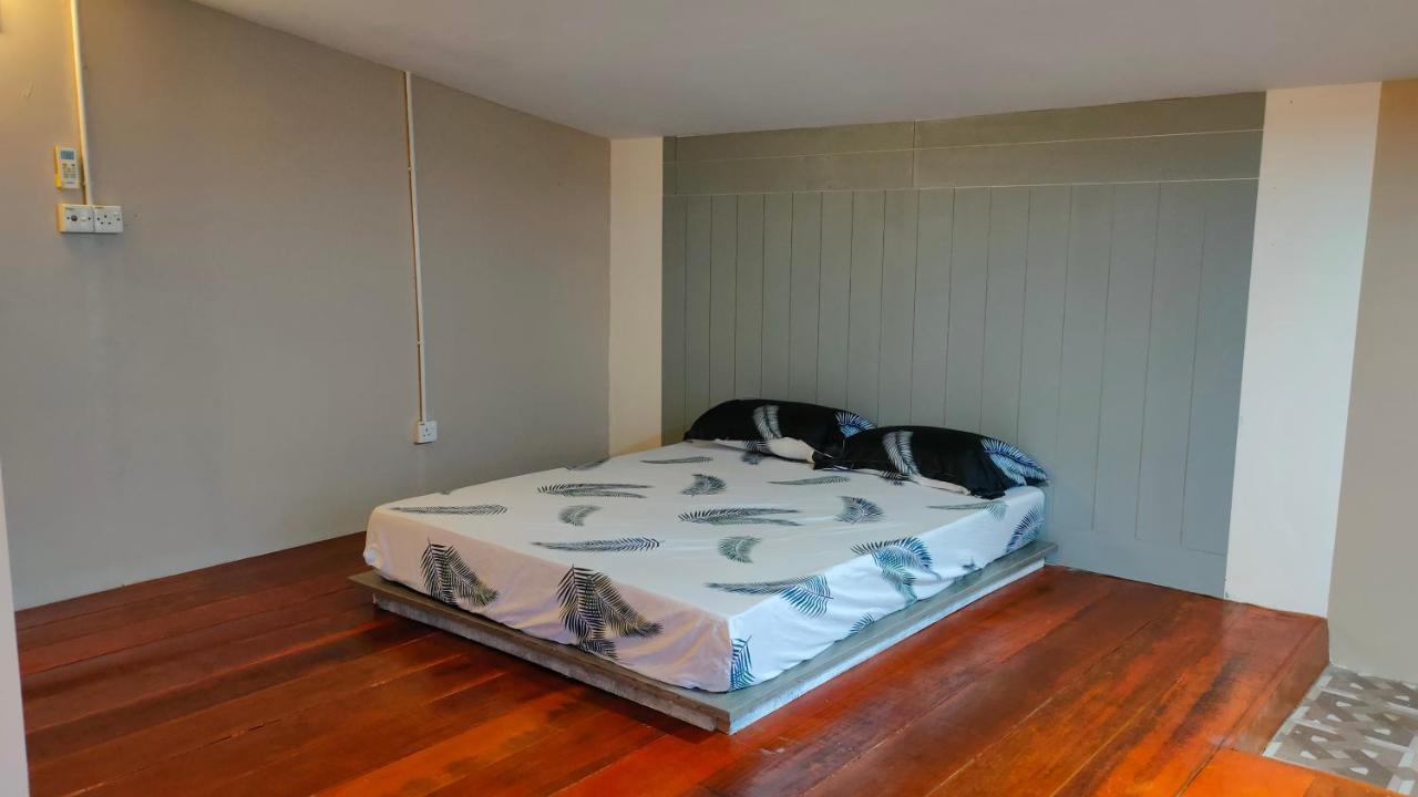 Aleesa Roomstay ปาเซร์ปูเตะห์ ภายนอก รูปภาพ