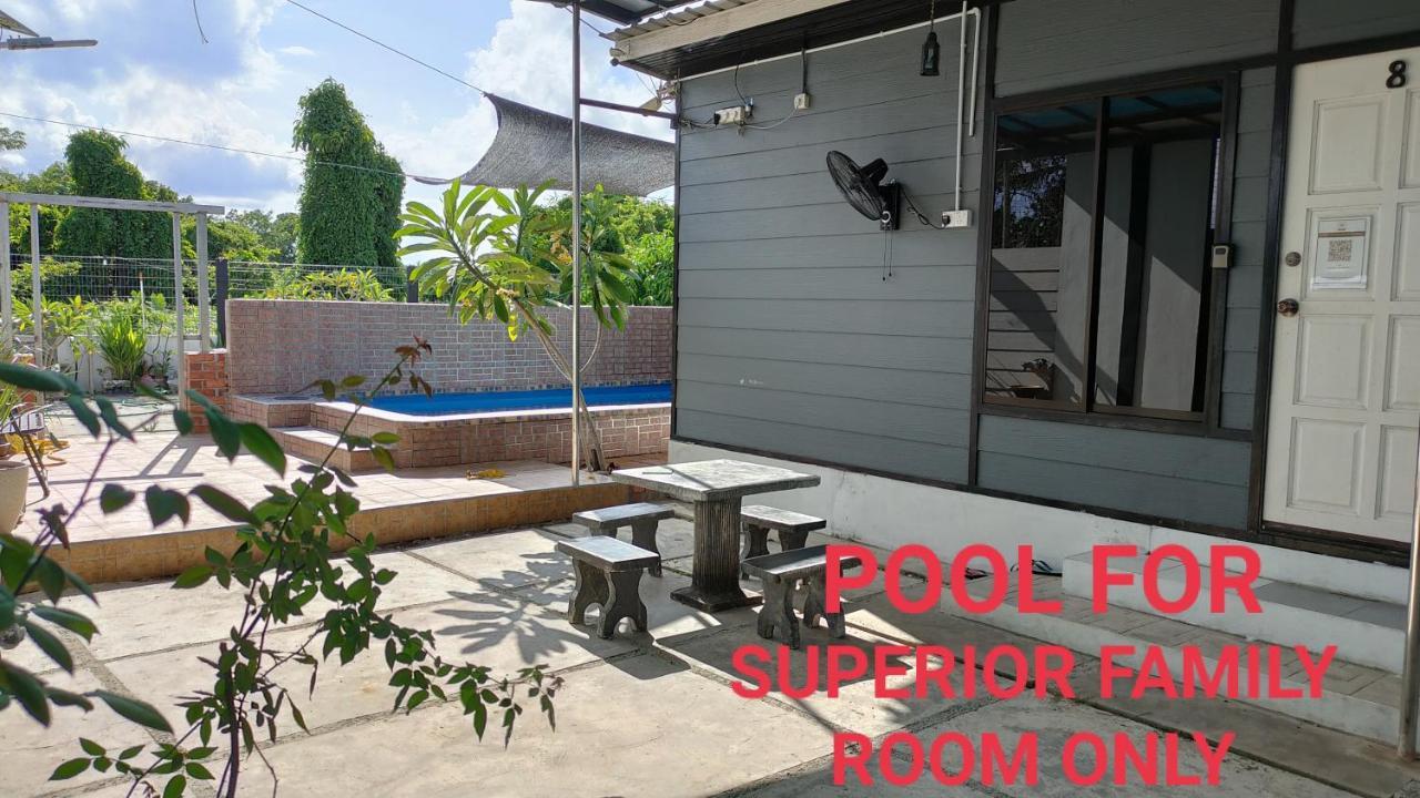 Aleesa Roomstay ปาเซร์ปูเตะห์ ภายนอก รูปภาพ
