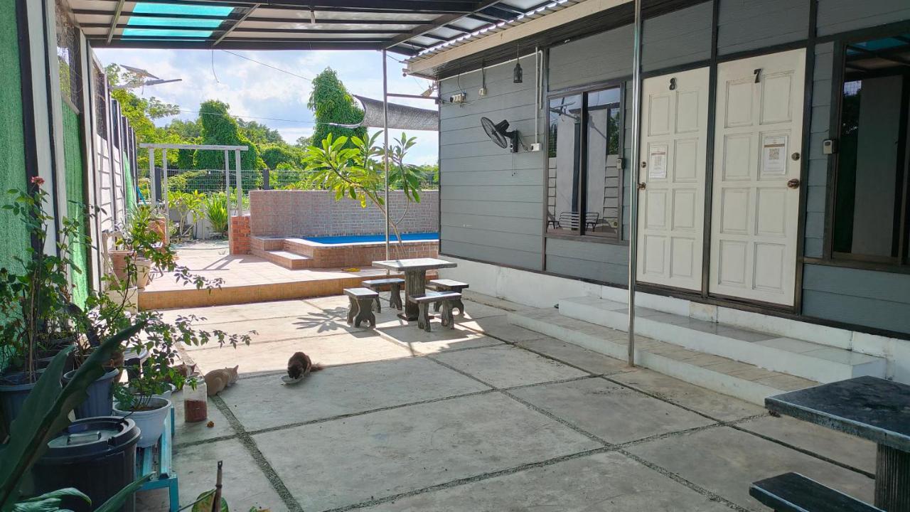 Aleesa Roomstay ปาเซร์ปูเตะห์ ภายนอก รูปภาพ