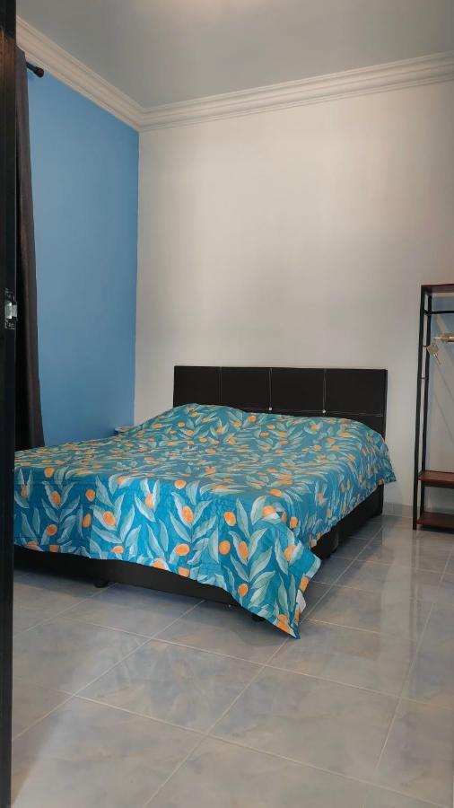 Aleesa Roomstay ปาเซร์ปูเตะห์ ภายนอก รูปภาพ