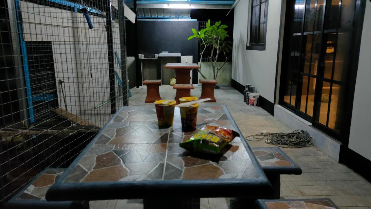 Aleesa Roomstay ปาเซร์ปูเตะห์ ภายนอก รูปภาพ