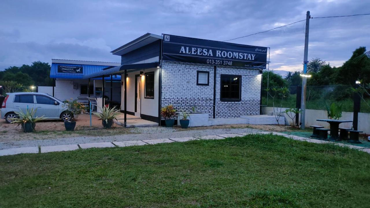 Aleesa Roomstay ปาเซร์ปูเตะห์ ภายนอก รูปภาพ