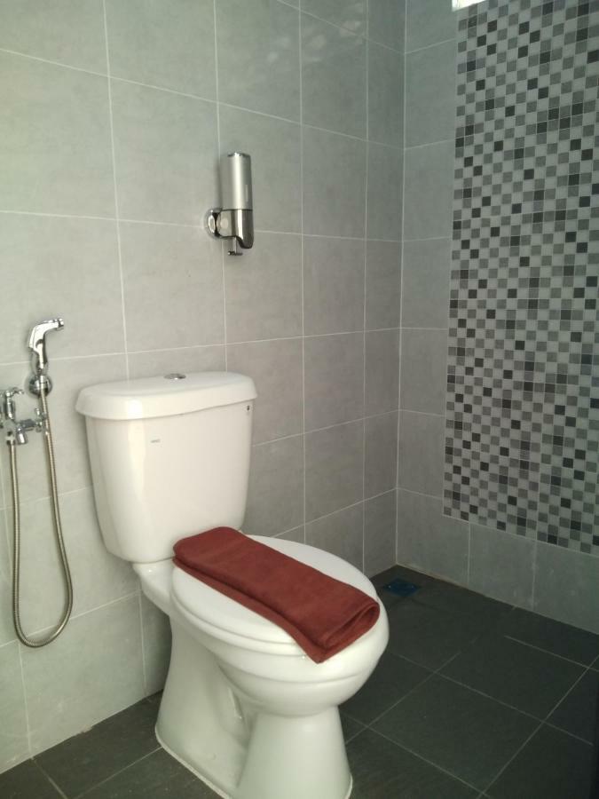 Aleesa Roomstay ปาเซร์ปูเตะห์ ภายนอก รูปภาพ